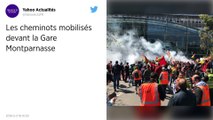 Opération coup de poing de cheminots à la gare Montparnasse.