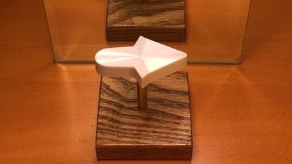 Cette flèche pointe vers la droite (Illusion d'optique)