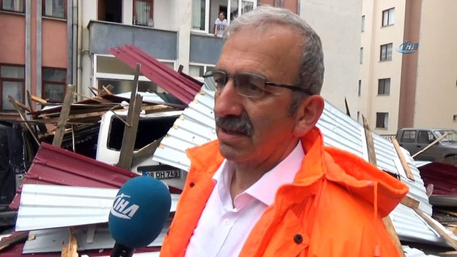 Artvin Belediye Başkan Yardımcısı Erkan Yazan: 'Fırtına nedeniyle maddi hasar oluştu; Tek sevindirici yanı herhangi bir can kaybı ve yaralanmanın olmaması'