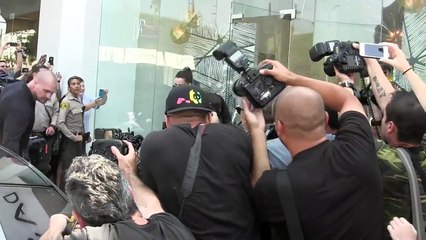 Kourtney & Khloe Kardashian Wade Through A Sea Of Fans At Dash [2013]