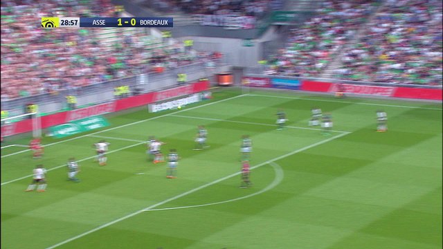 Info / Actu Loire Saint-Etienne - A la Une : L' image du week-end - Marin ovationné par le stade Geoffroy Guichard lors du coup d'envoi d'Asse-Bordeaux. L'agresseur de Marin a été condamné à sept ans et demi de prison par la cour d’assises des mineurs.