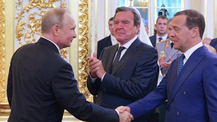 Putin propõe recondução de Medvedev como primeiro-ministro