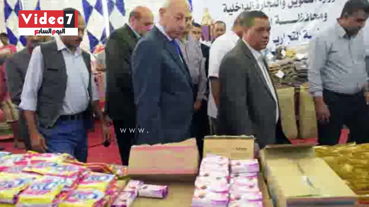 محافظ أسوان يفتتح معرض "أهلا رمضان" بتخفيضات 25 % على السلع