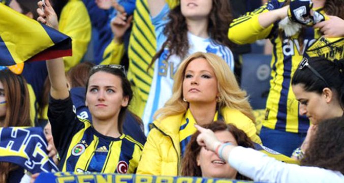 Beşiktaş Taraftarı Tolga Zengin'i Eleştiren Müge Anlı'ya Küfür Etti