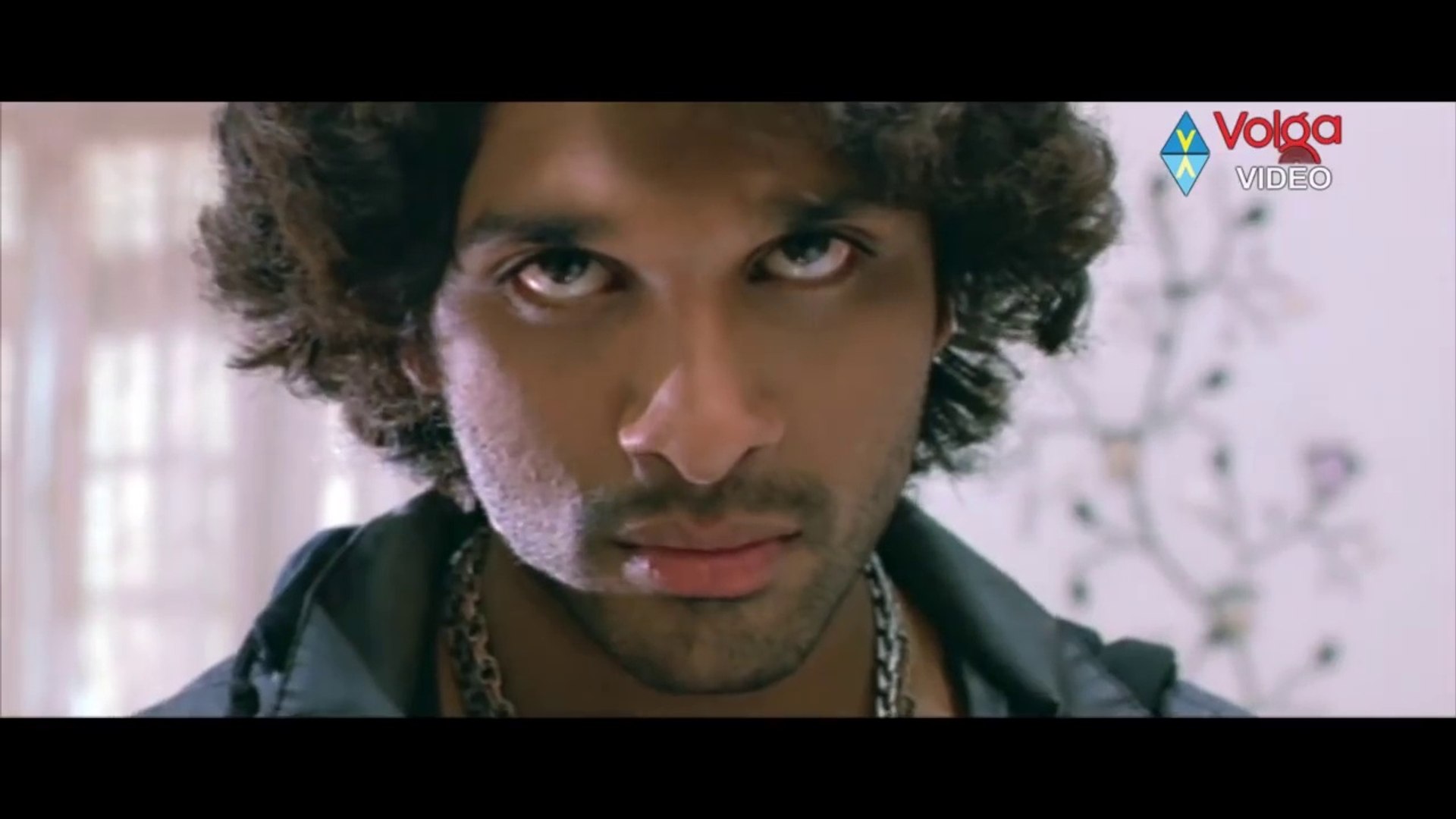 Allu Arjun Introduction Scene in Arya 2.... - video Dailymotion