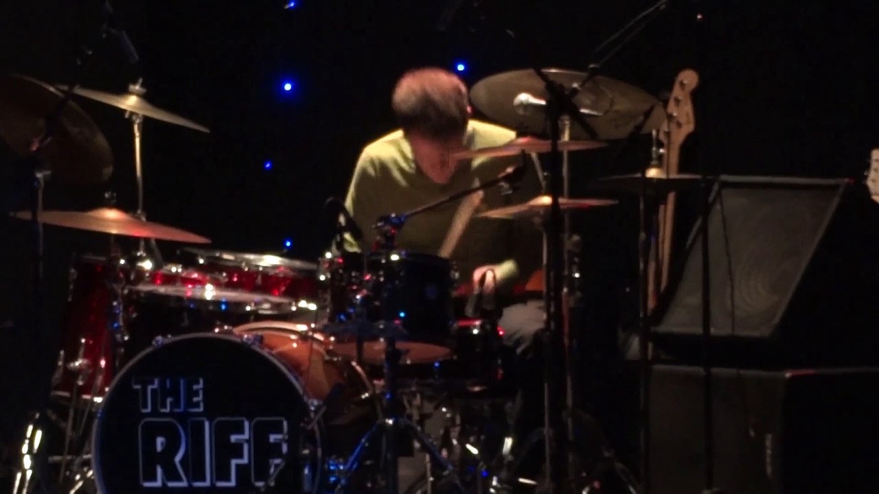 THE RIFF - WIPEOUT