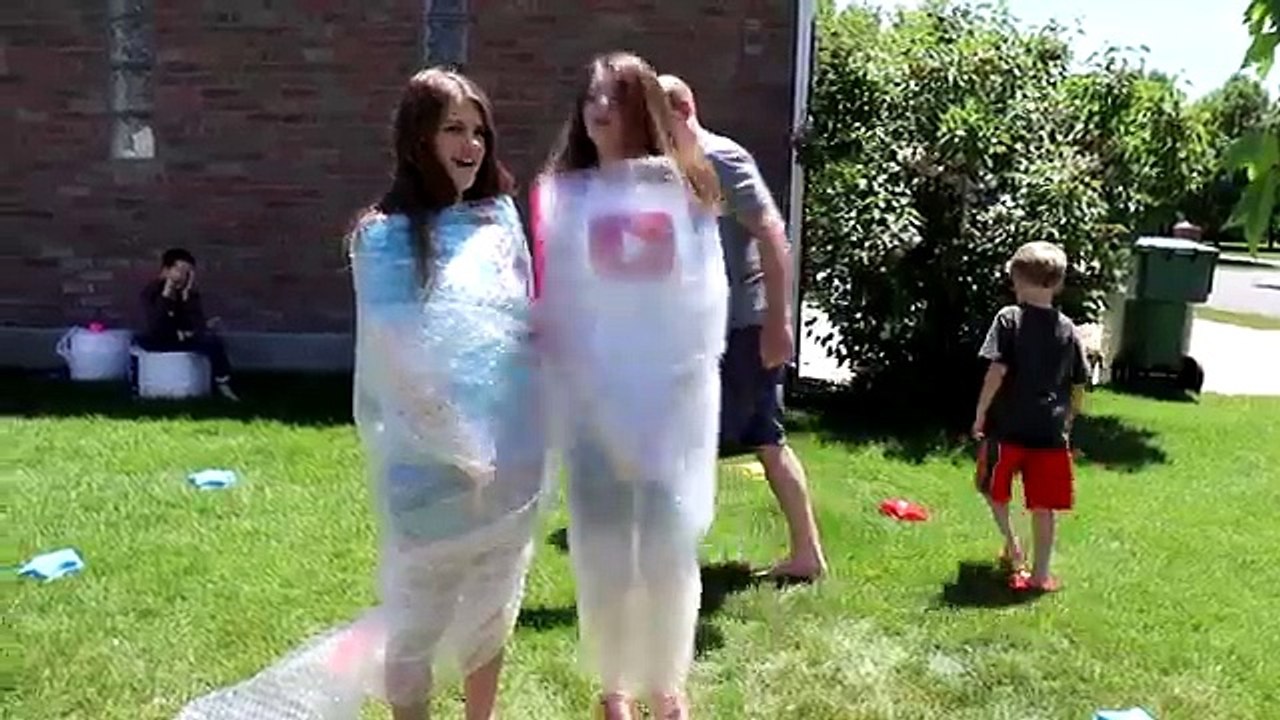 Extreme Bubble Wrap Challenge / That YouTub3 Family