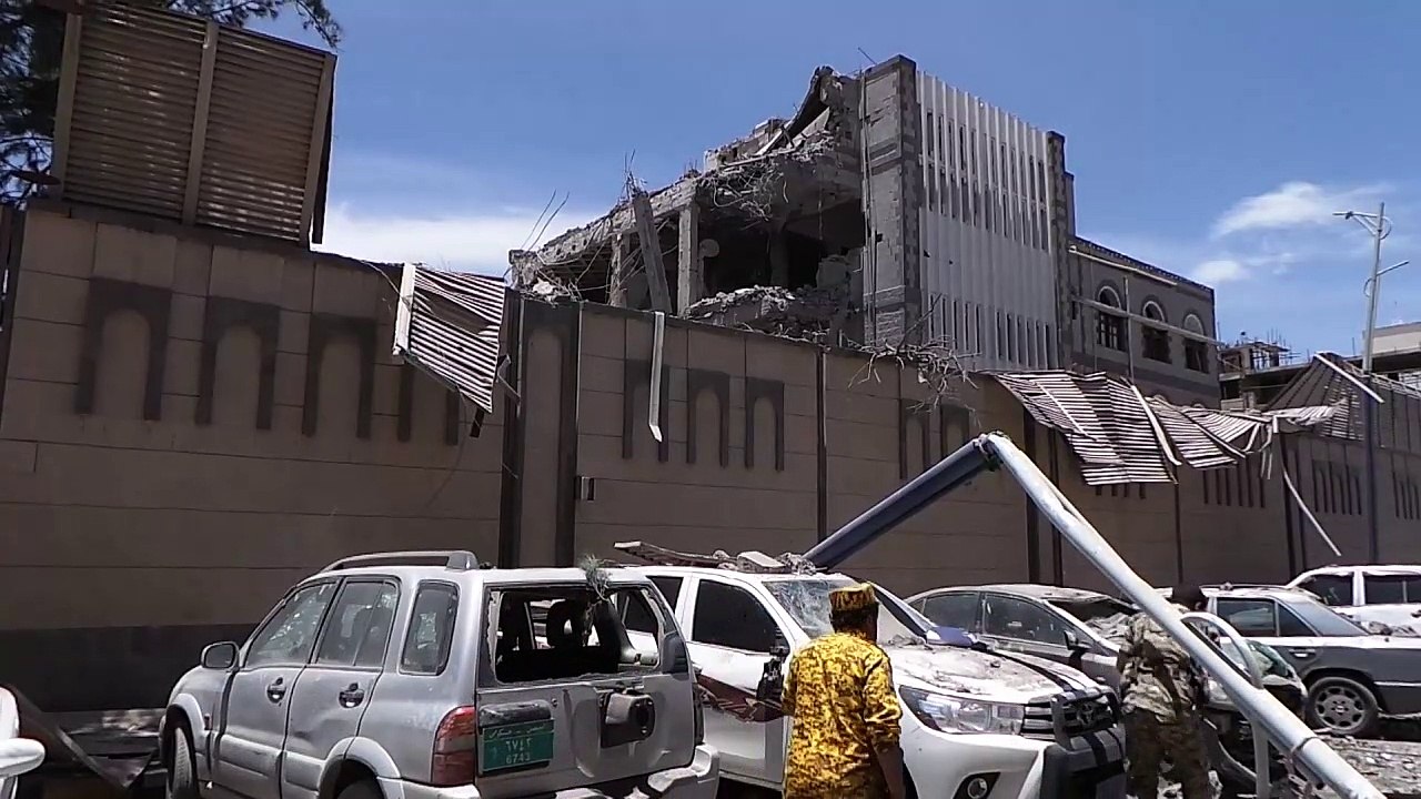 Raids target Yemen presidential palace