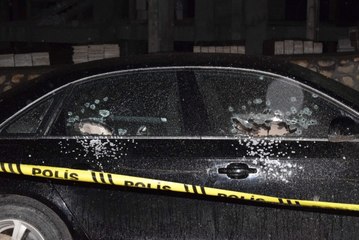 Kız İstemeye Giden Ailenin Arabasını Taradılar: 2 Yaralı