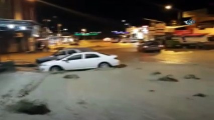 Sel Şanlıurfa sokaklarını savaş alanına çevirdi