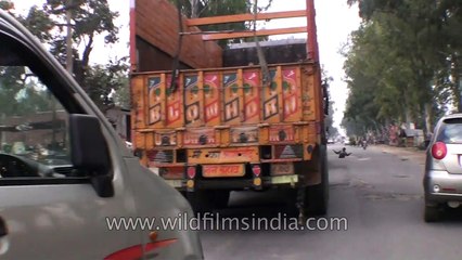 Beggar dodges highway traffic to beg for alms- Dehradun highway