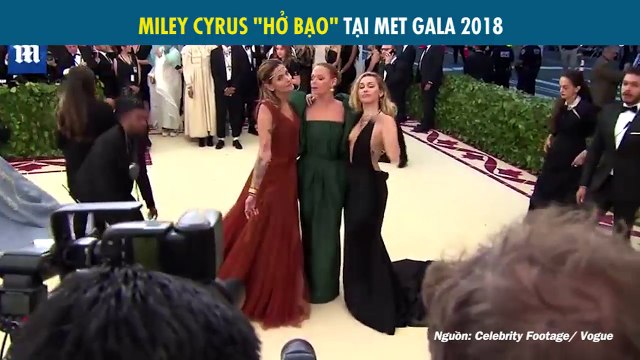 Miley Cyrus khiến người xem đỏ mắt khi nổi loạn diện váy đen hở ngực, khoe mông táo bạo tại Met Gala