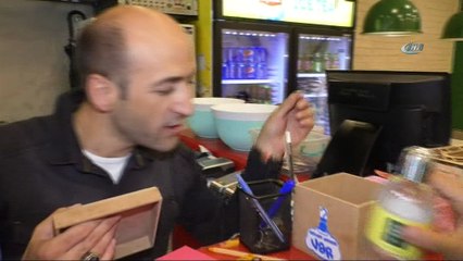 Üniversite öğrencilerinden 'askıda yemek var' uygulaması