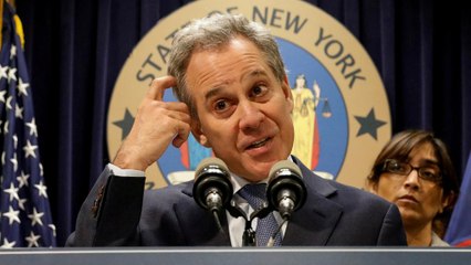 بعد استقالته بسبب فضائح جنسية المدعي العام لنيويورك يقول نعم "لعبت أدوارا" أثناء علاقاتي العاطفية