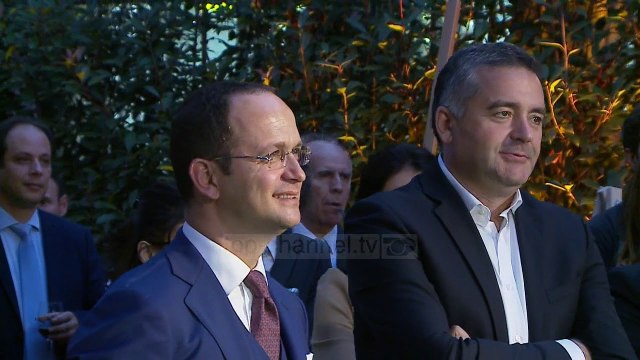 “Colours of Albania” e fiton një japoneze - Top Channel Albania - News - Lajme