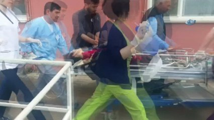 Önce kız arkadaşını, sonra kendini bıçakladı