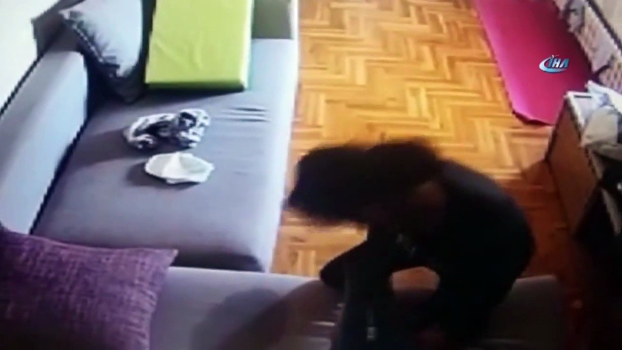 Özge Özpirinçci'nin 2 Yaşındaki Yeğenine Şiddet Uygulayan Bakıcı Yakalandı