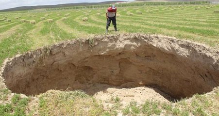 Konya'da Büyük Bir Ses Sonrası Devasa Obruk Oluştu