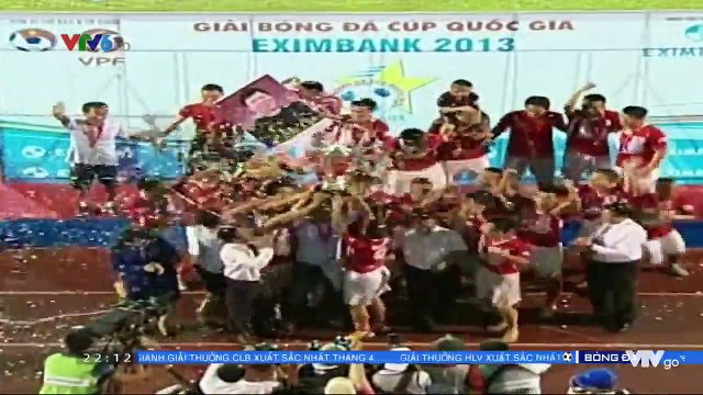 HLV Nguyễn Văn Sỹ gian nan nghiệp cầm quân, quyết tâm cùng Nam Định trụ hạng thành công VLeague