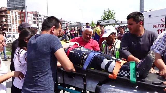 Yaralı taşıyan ambulans kaza yaptı: 3 yaralı - BALIKESİR