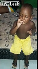 Cet enfant fume un joint !! Meilleur parents... Brésil
