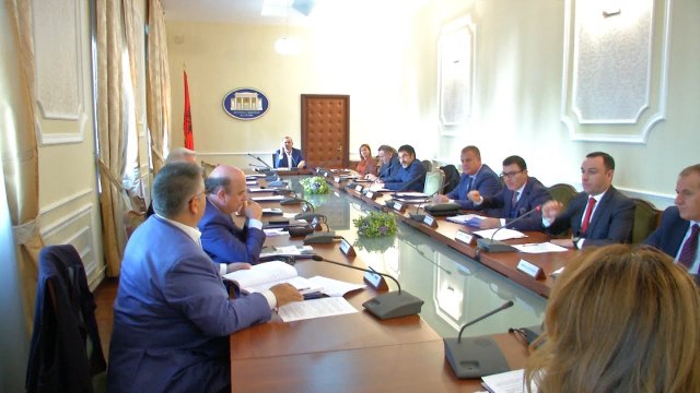 Report TV - Çahet opozita, demokratët ikin nga komisionet, qëndron LSI