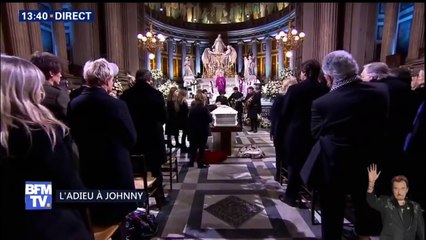 Les musiciens de Johnny Hallyday reprennent -Je Te Promets- dans l'église de la Madeleine