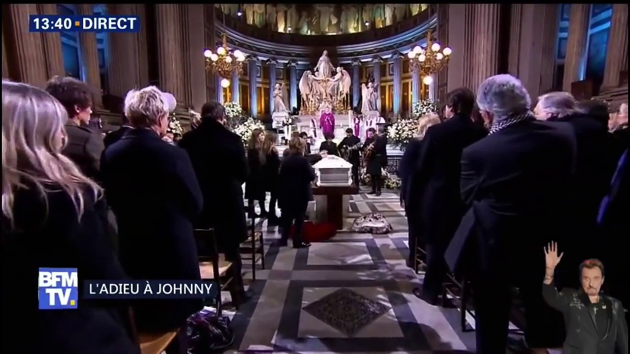 Les musiciens de Johnny Hallyday reprennent -Je Te Promets- dans l'église de la Madeleine