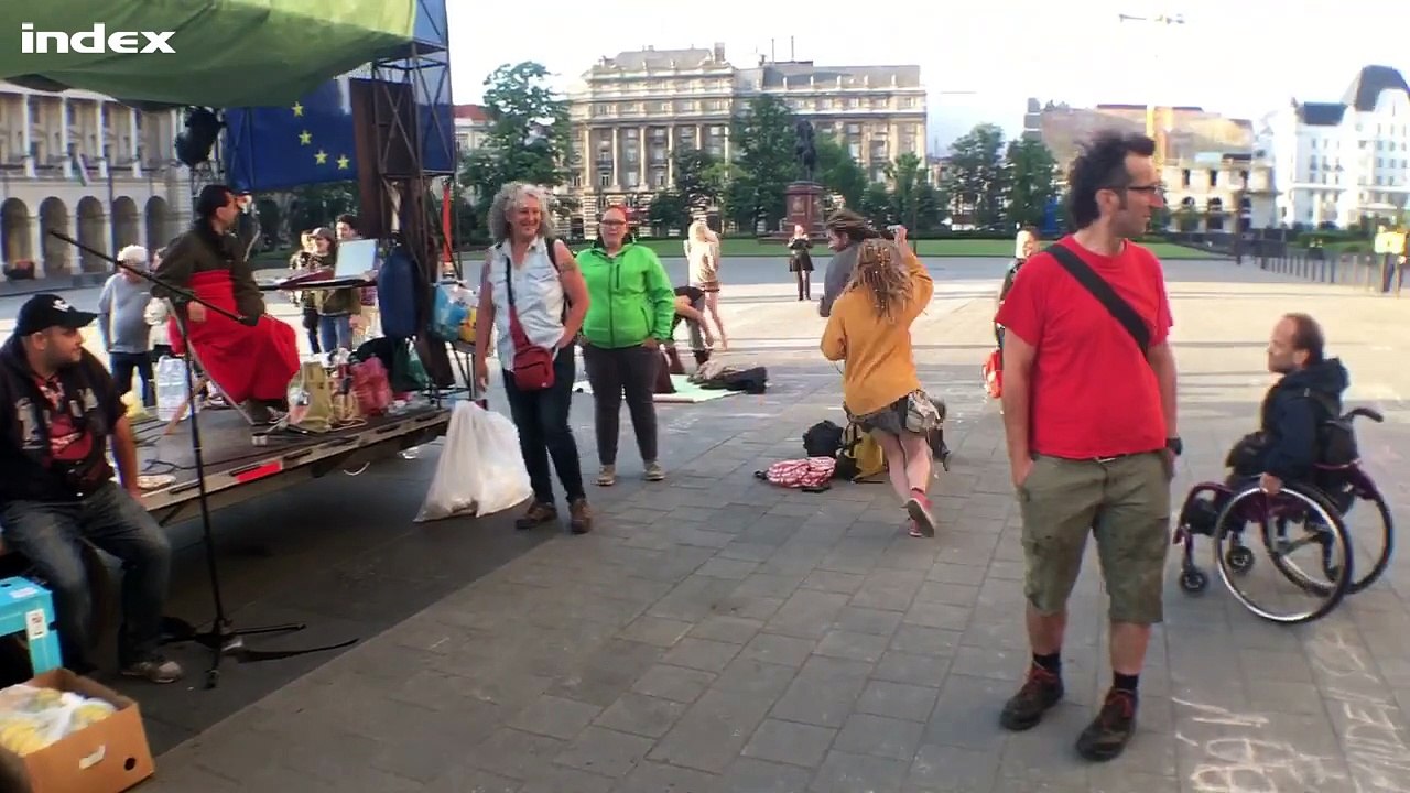 Ricsike, húzzál innen a picsába