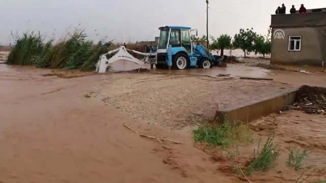 Şanlıurfa'da Şiddetli Yağış - Taşkın Nedeniyle Tarım Arazileri Sular Altında Kaldı (2)