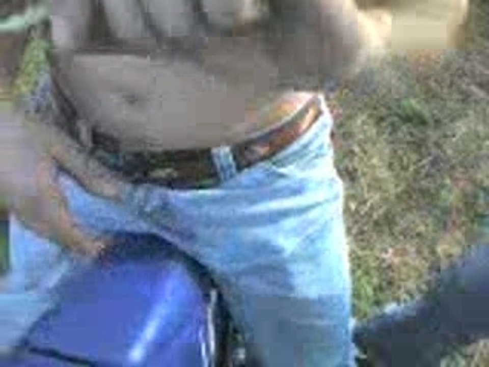 Juge avale un petit lézard