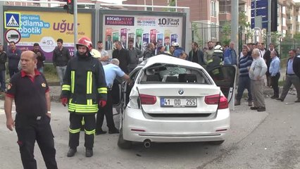 Otomobille İşçi Servisi Çarpıştı: 2 Yaralı - Kocaeli