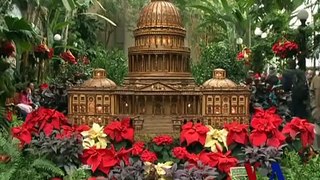 美国植物园主办节日展览吸引游客