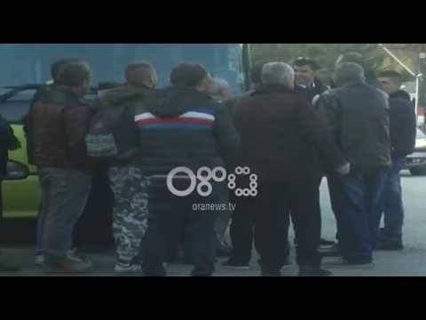 Ora News - Kapshtica ende e bllokuar, kalojnë vetëm ata me dokumente greke