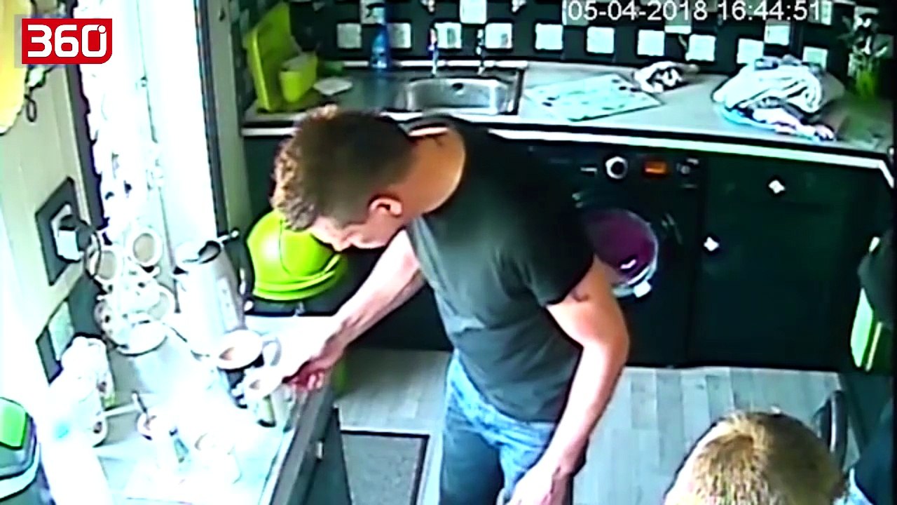 "Nuk është njeri, më duket se është demon", Familja tmerrohet teksa sheh çfarë ndodh në kuzhinë gjatë kohës që po përgatisnin kafe (360video)