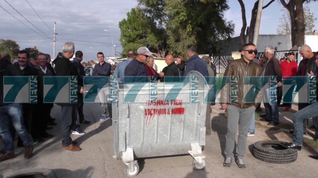 FIER, PROTESTE KUNDER “TAP”, BANORET ANKOHEN PER RRUGEN - News, Lajme - Kanali 11