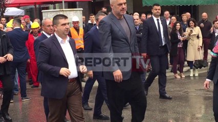Report TV - Rama në Fier, tejkalon çdo parashikim ka veshur tuta apo brekushe?