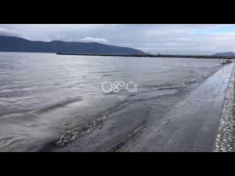 Ora News - Moti i keq pezullon lundrimin detar në Vlorë dhe Durrës