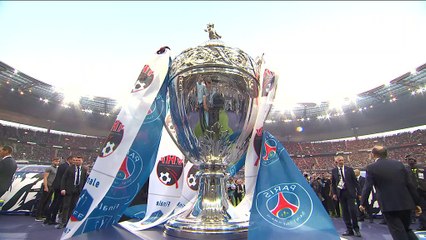 "Bravo pour cette saison" : Macron a félicité Emery et le PSG avant le match