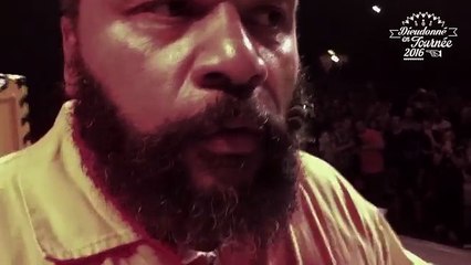 Dieudonné en glisse une à Manu en direct du Zénith de Montpellier