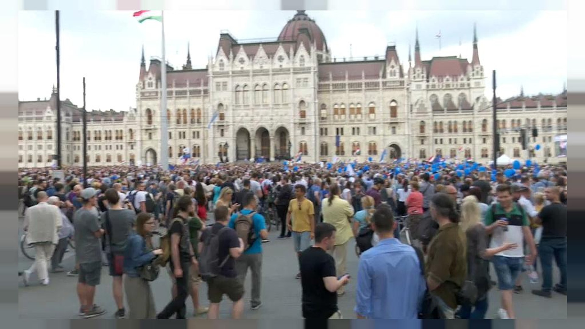 ⁣Protestas en Budapest contra el nuevo Parlamento húngaro