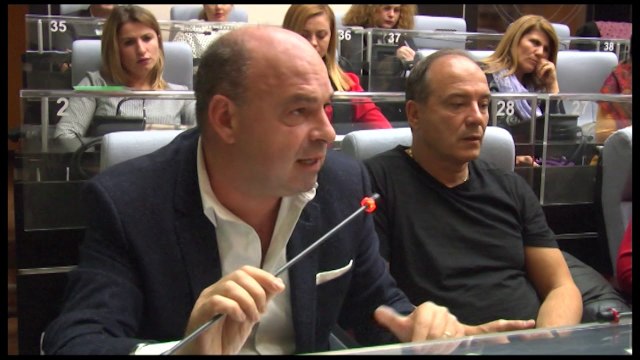 RREZOHET PAKETA FISKALE NE BASHKINE E DURRESIT PAS BASHKIMIT TE VOTAVE MES PS DHE LSI NE KESHILL LAJ