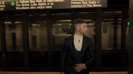 Watch Nick Jonas Get Met Gala Ready: Push-ups, Pizza, and Dreams of Rihanna