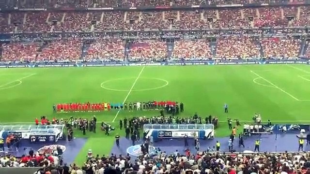 Emmanuel Macron hué hier soir au moment où il est allé sur la pelouse saluer les joueurs