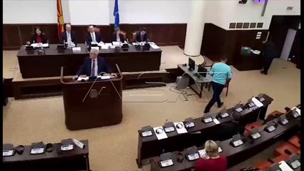 Vazhdon debati i amendamenteve për ligjin e gjuhëve