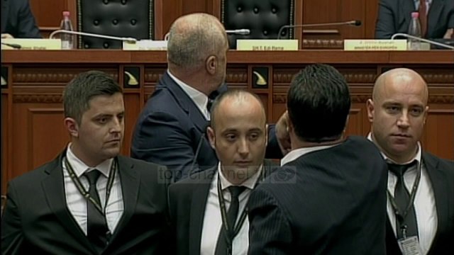 Rinis seanca, përjashtohet Flamur Noka - Top Channel Albania - News - Lajme