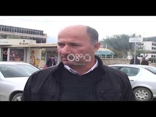 Ora News - Çahet tubi, uji shpërthen si shatërvan në qendër të Beratit