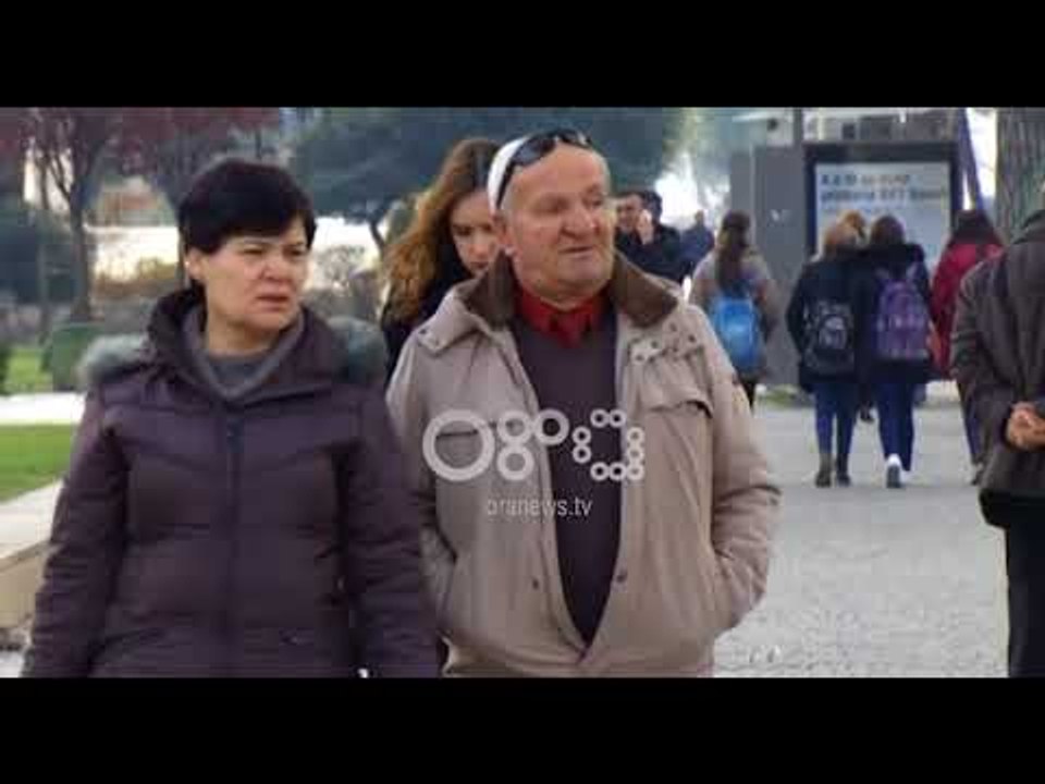 Ora News – Rritja 2%, pensionistët: Të na e bënte një pulë të paktën, jo kofshë pule