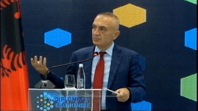 Report TV - Meta: Shqipëria nën monitorim, jo pasaporta për kosovarët