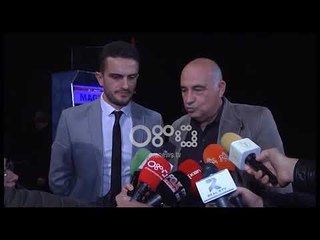 Ora News – “Në dorë të fatit”, shfaqja e Arben Kumbaros nis me sukses